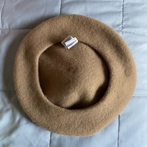 FOREVER21 beige beret - Picture 3 of 3